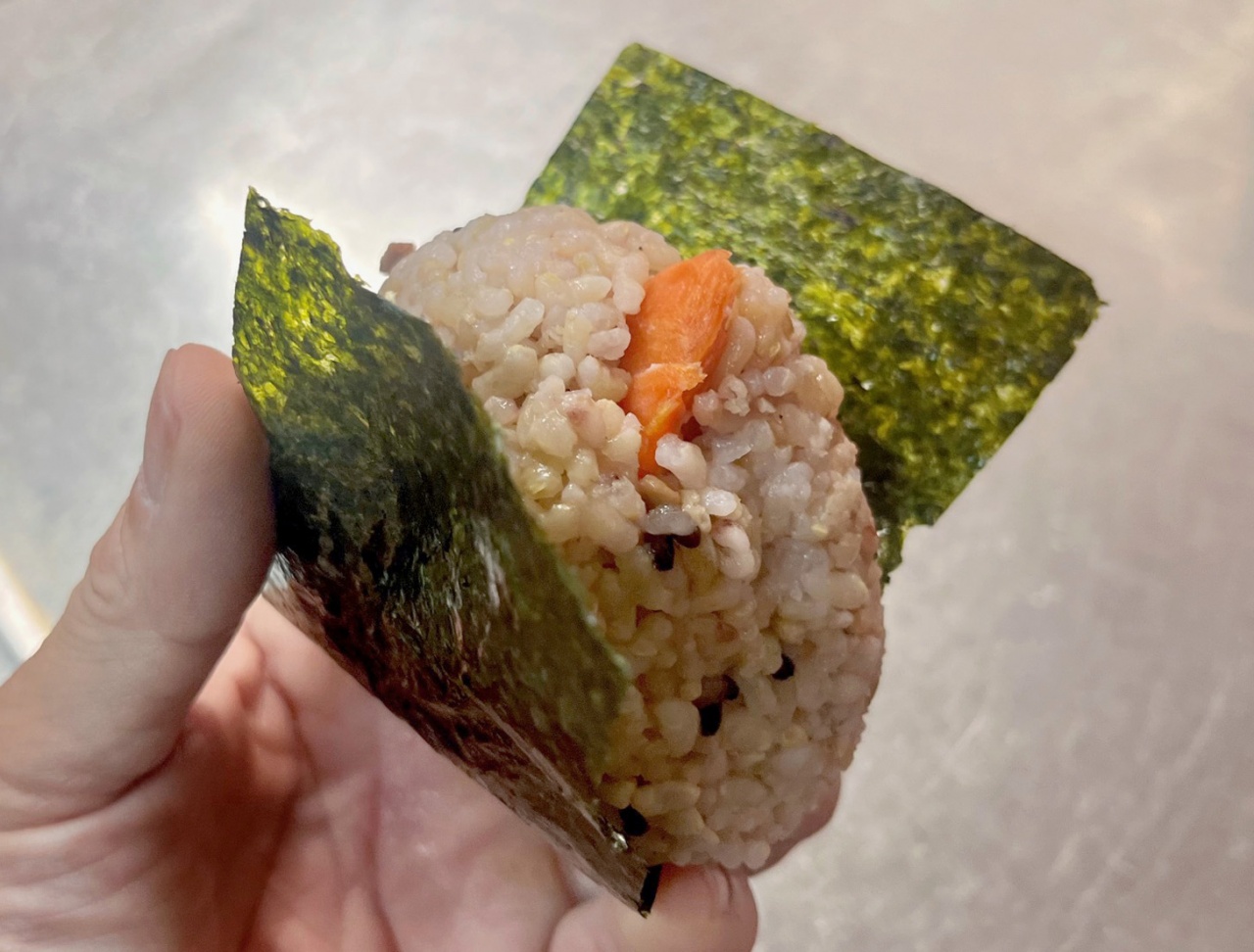 たくちゃんの日常（自作おにぎりvsコンビニおにぎり）